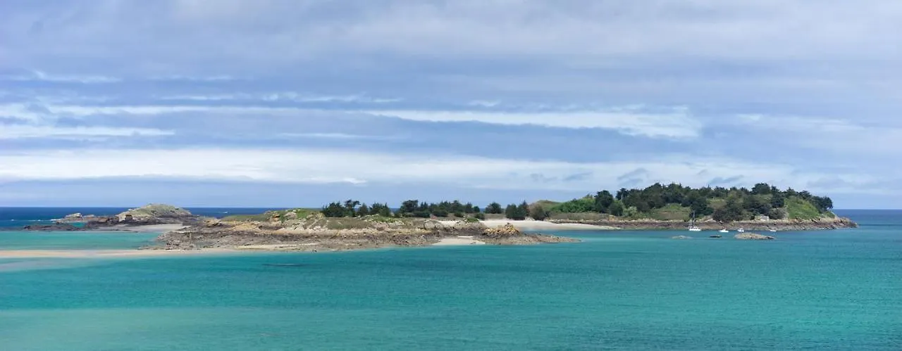 Saint Jacut De La Mer, Maison Avec Jardin.